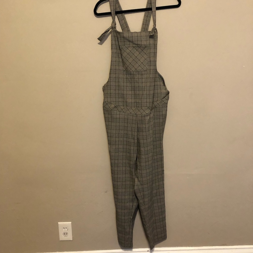 Boutique Plaid Maternity Overalls, size L but fits like Med; perfect for Fall